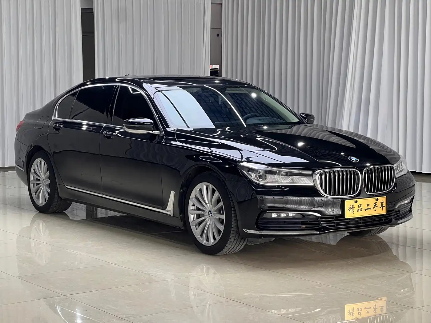 BMW 7 Series 2016 740Li Leading Edition фото 3