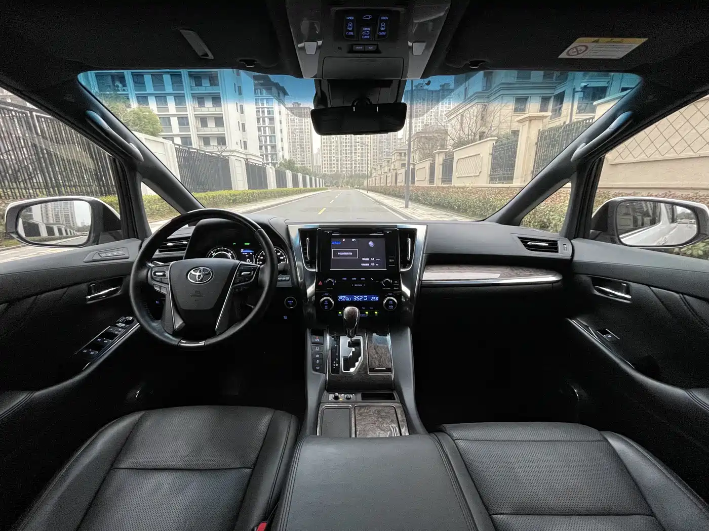 Toyota Vellfire 2019 Hybrid 2.5L HV Premium Edition фото 15