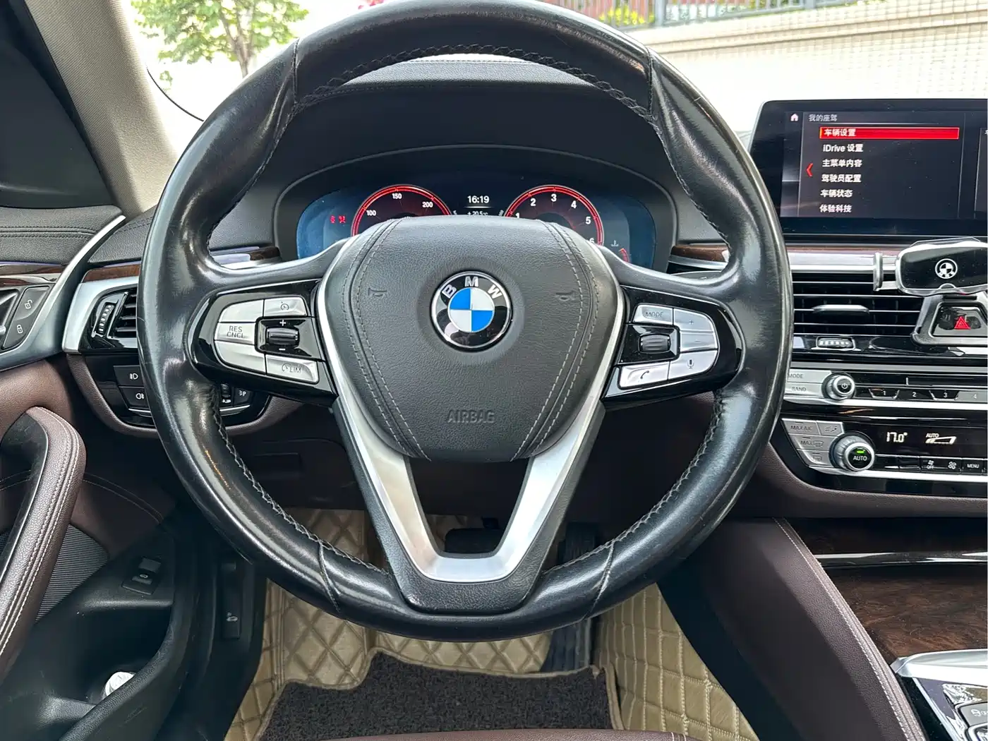 BMW 5 Series 2019 525Li Luxury Package фото 12