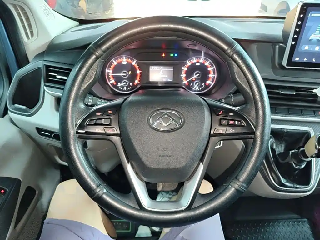 SAIC Maxus Xintu V90 2020 2019 2.0T Manual Zhiduo Star FWD Single Tire Short Wheelbase Medium Roof 6-Seater