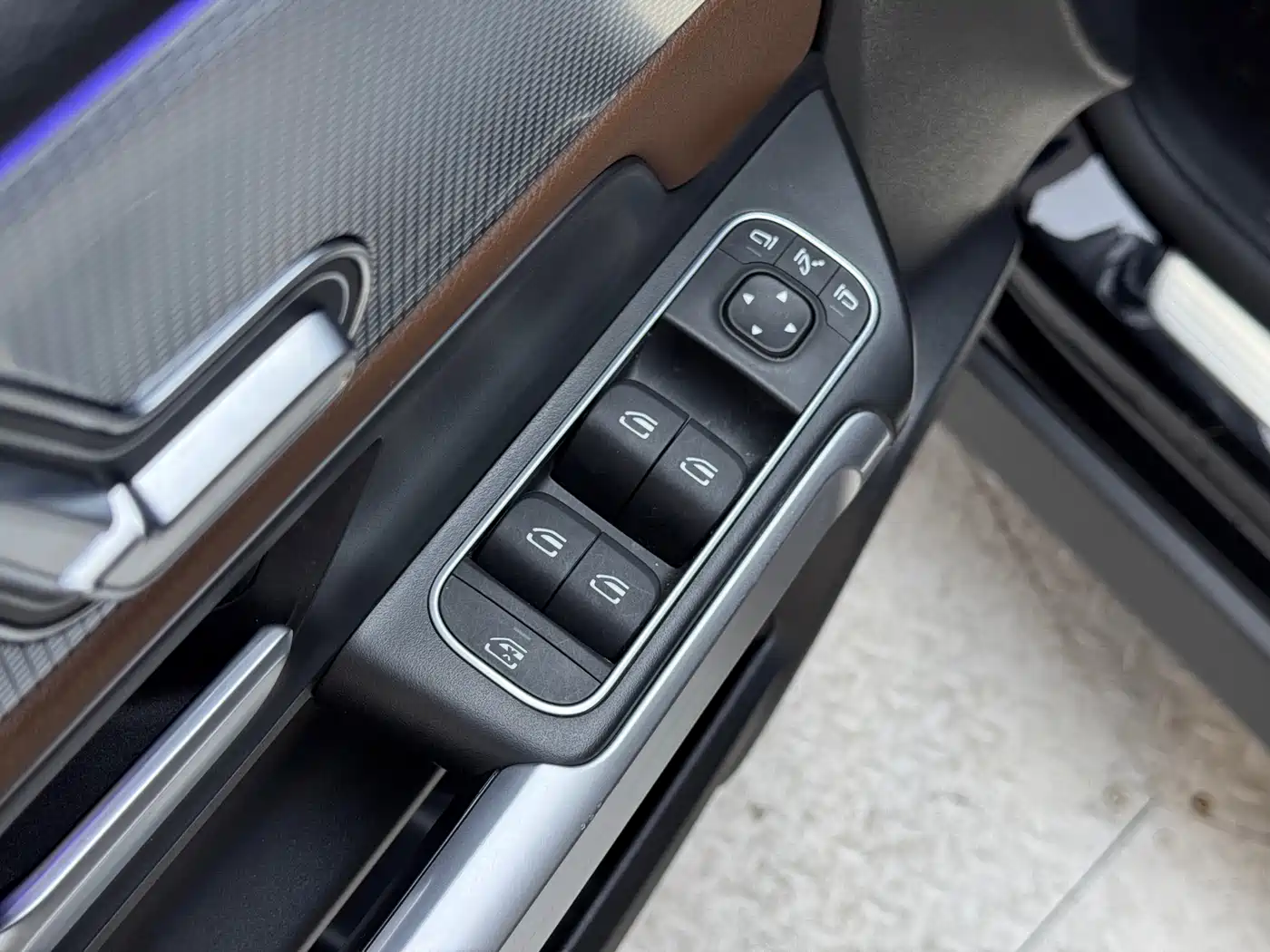 MERCEDES-BENZ GLB