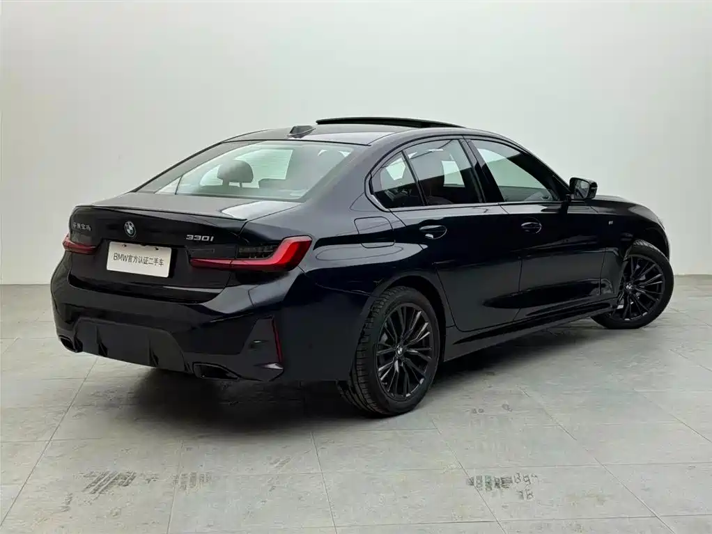 BMW 3 Series 2023 330i M Sport Shadow Edition фото 4