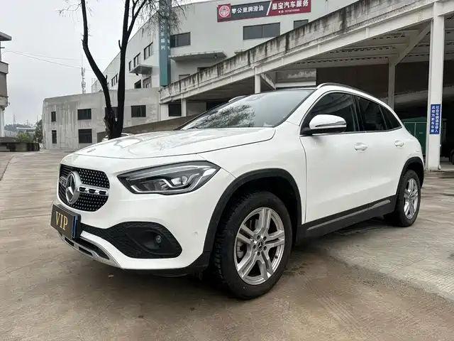 MERCEDES-BENZ GLA