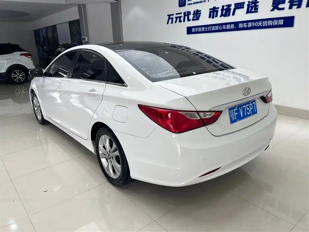 Hyundai Sonata 2011 2.0L Automatic Fashion фото 9