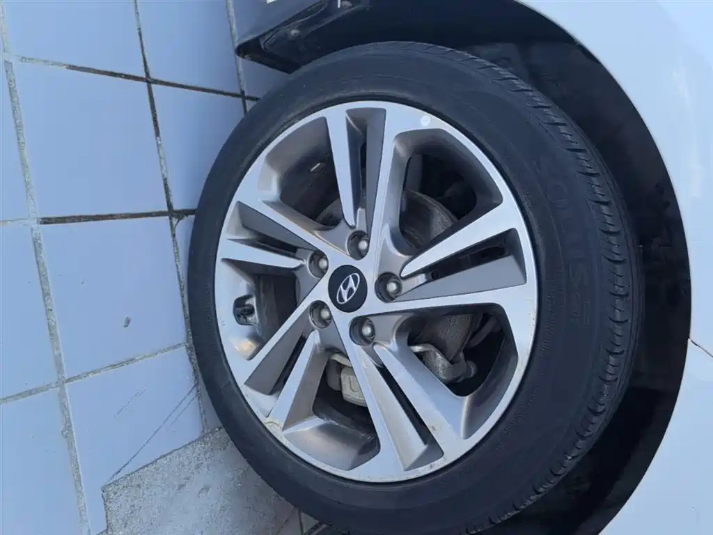 Hyundai Elantra 2016 Model 1.6L Automatic Smart Elite фото 23