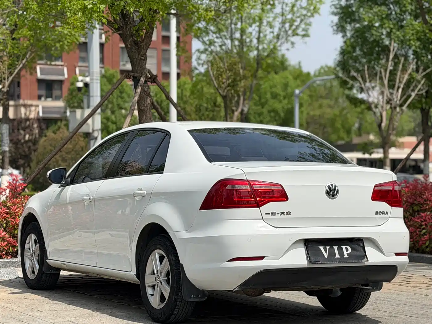 Volkswagen Bora 2014 1.6L Automatic Fashion Edition фото 4