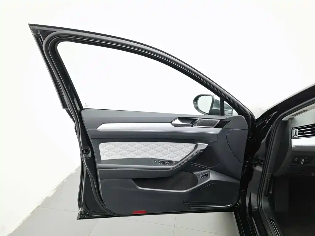 Volkswagen Magotan 2024 2023 Model 2 Million Commemorative Edition 330TSI DSG Luxury