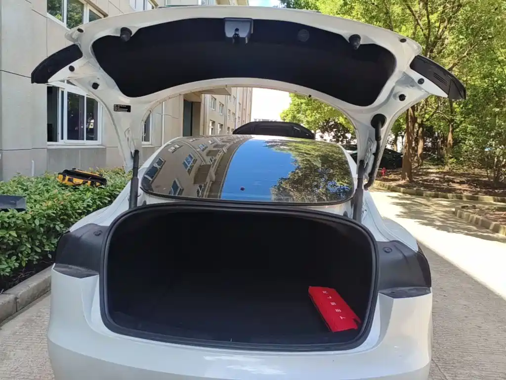 Фото 19 - Tesla Model 3