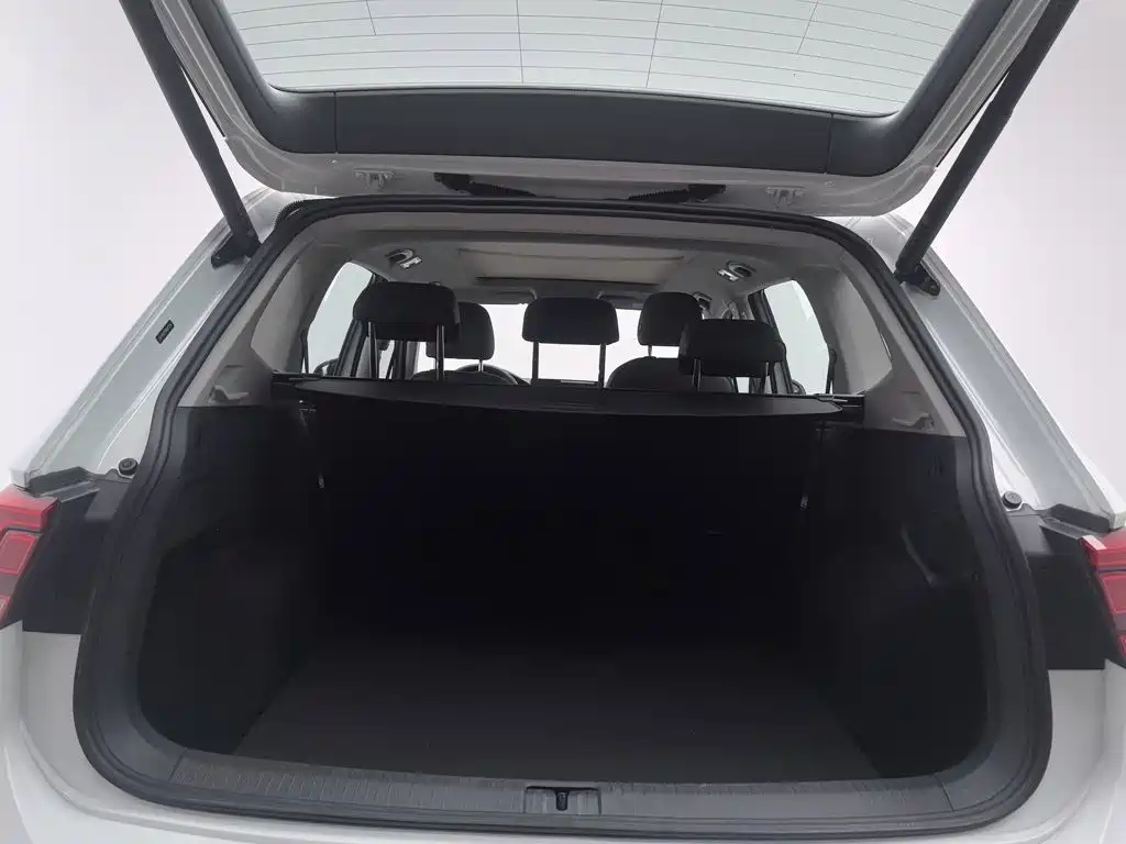 Фото 16 - Volkswagen Tiguan L