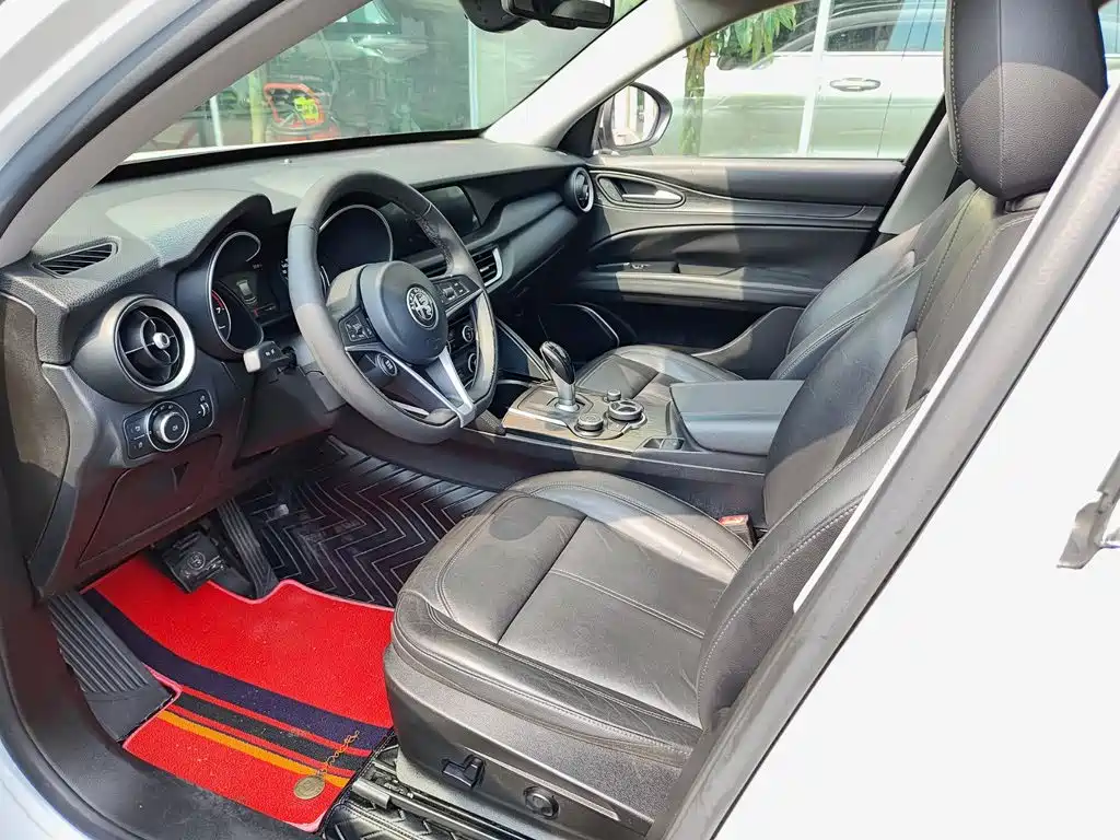 Alfa Romeo Stelvio 2019 2017 2.0T 200HP Luxury Edition