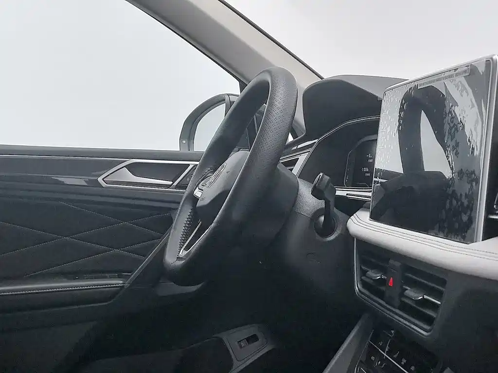 Фото 22 - Volkswagen Tiguan L