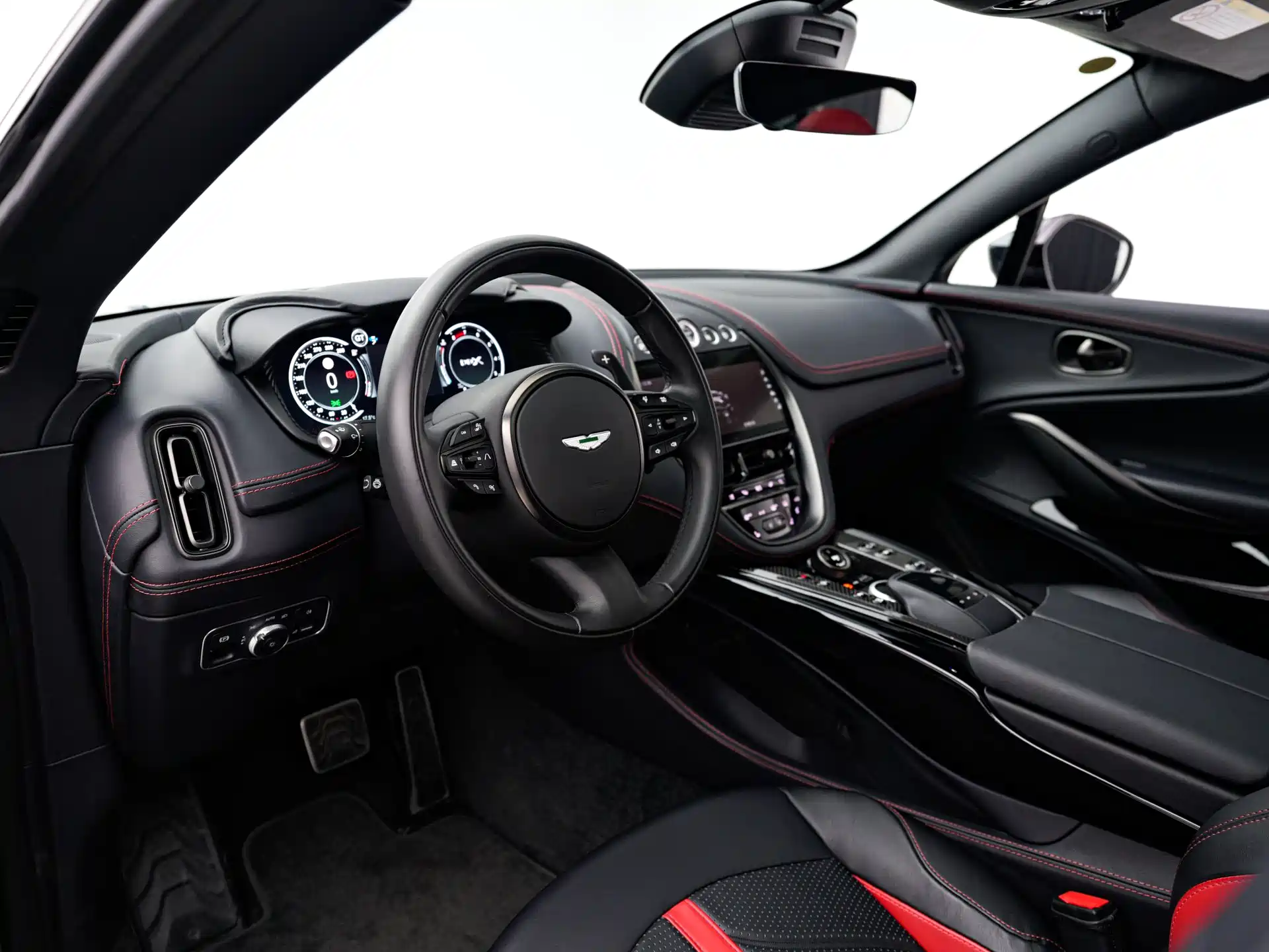 Фото 13 - Aston Martin DBX