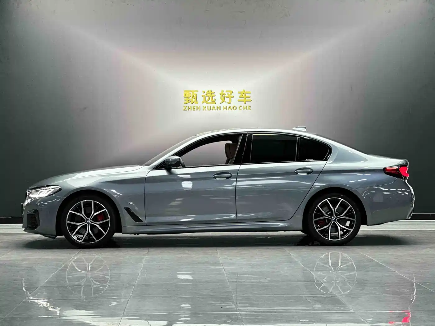 Photo 3 - BMW 5 Series (Import)