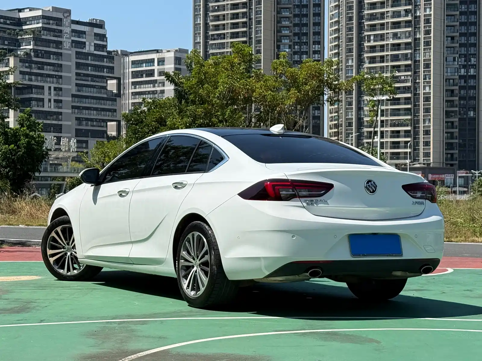 Photo 3 - Buick Regal