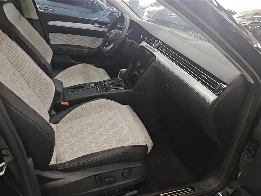 Volkswagen Magotan 2023 Model 2 Million Commemorative Edition 330TSI DSG Luxury фото 8