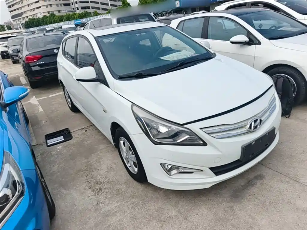 Hyundai Reina 2014 Model 1.4L Automatic GLX фото 4