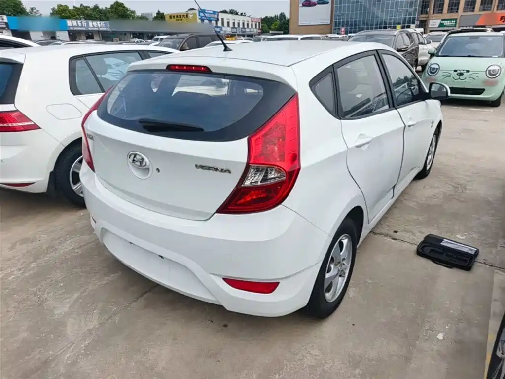 Hyundai Reina 2014 Model 1.4L Automatic GLX фото 7