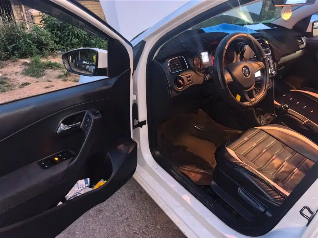 Volkswagen Polo 2014 1.6L Manual Comfort Edition фото 17