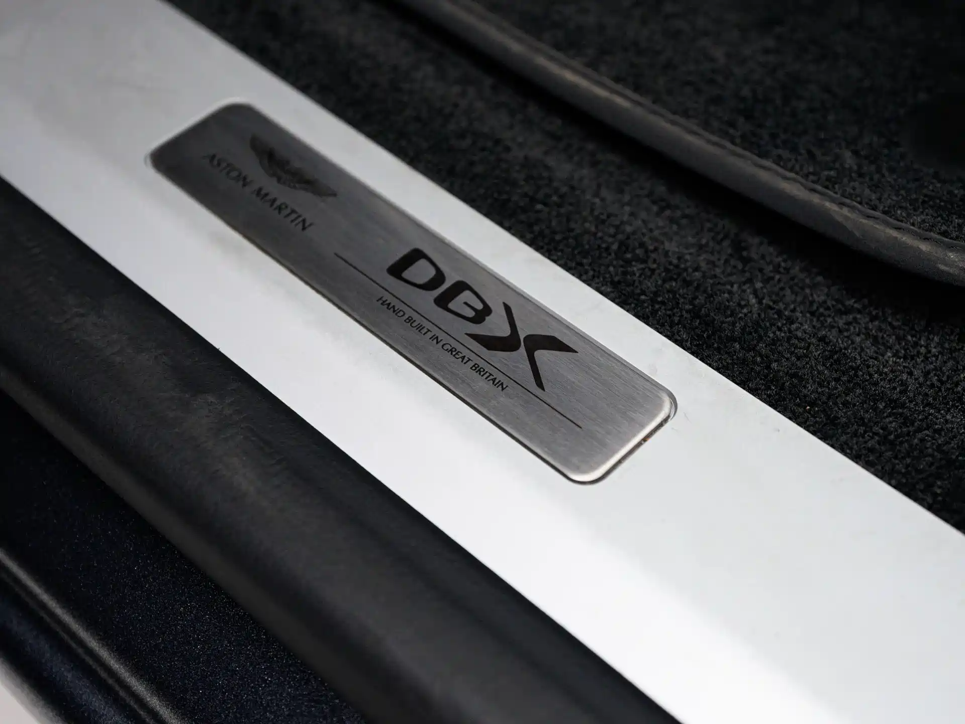 Фото 23 - Aston Martin DBX