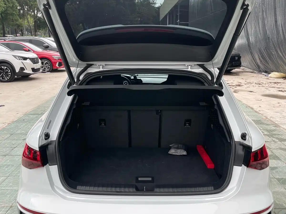 Audi A3 2023 Facelift Sportback 35 TFSI Progressive Sport фото 24