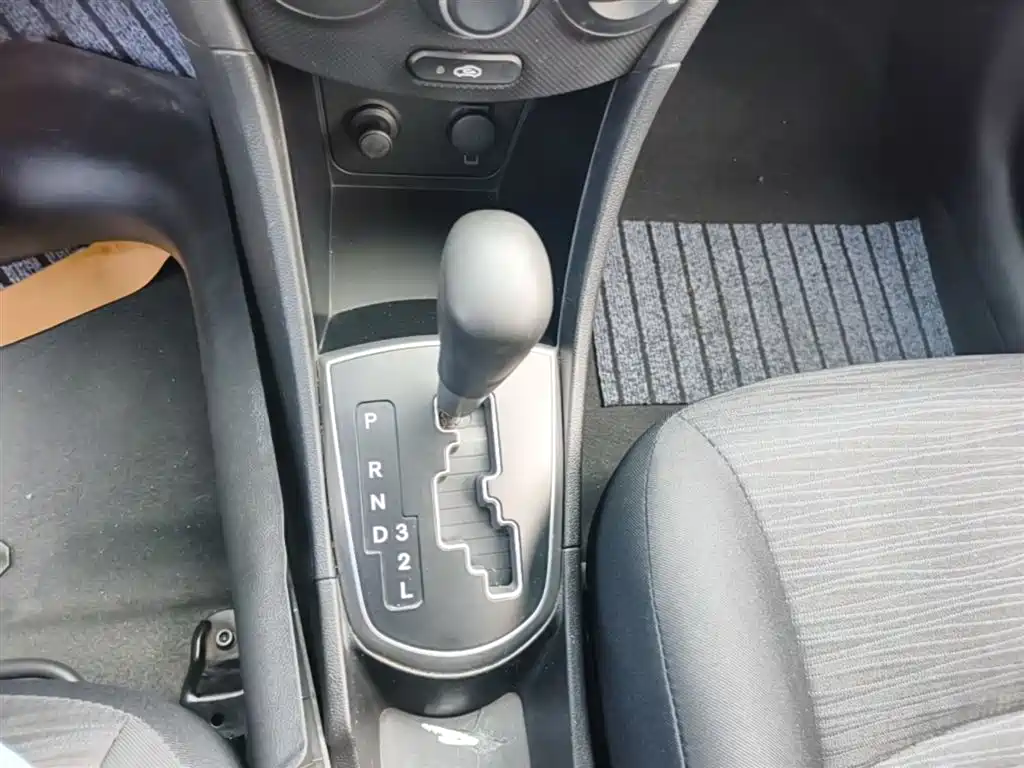 Hyundai Reina 2014 Model 1.4L Automatic GLX фото 14