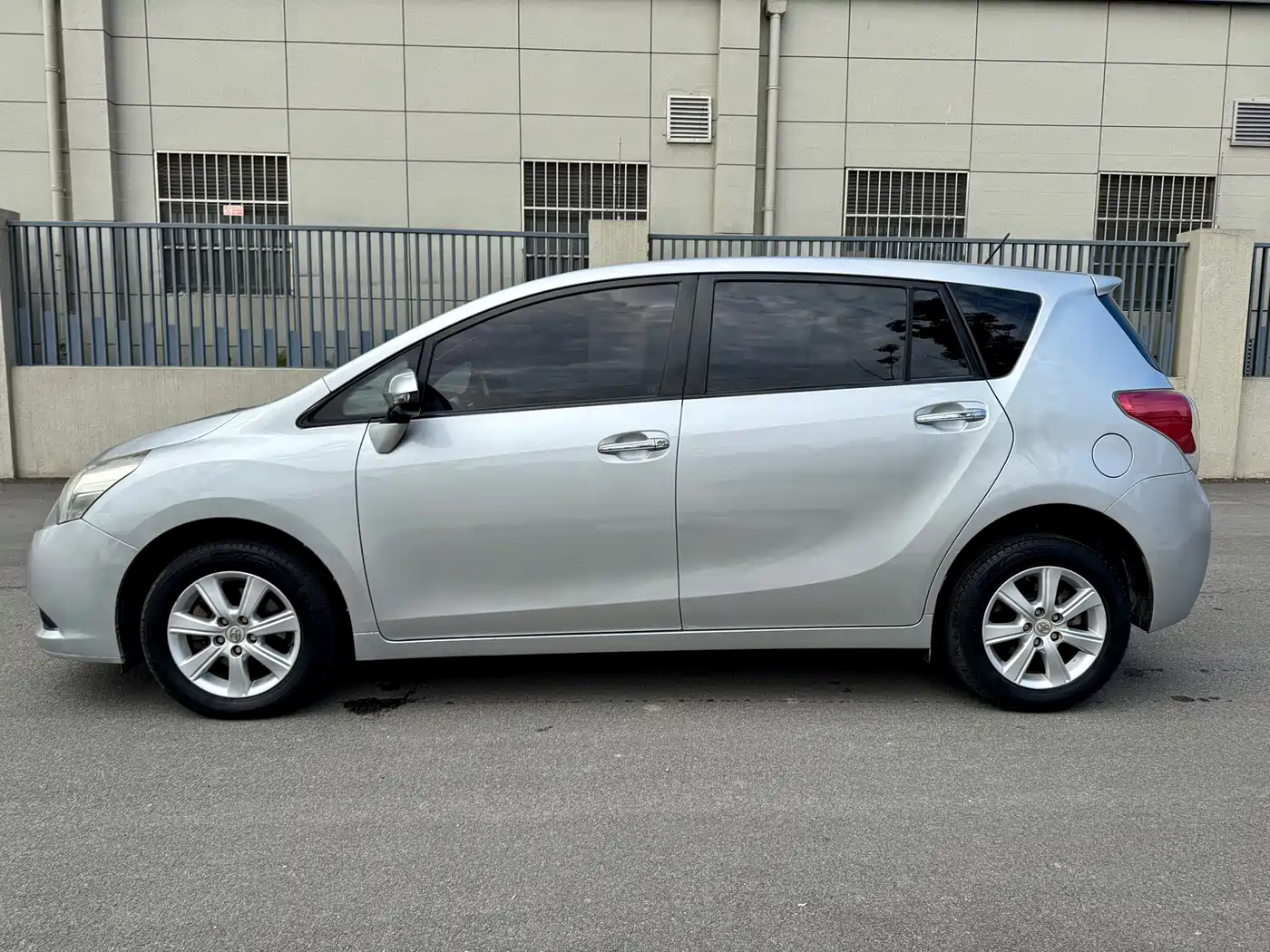 Toyota E'Z 2014 Xingyao 180E CVT Elite фото 4