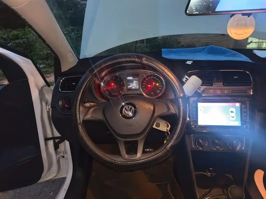 Volkswagen Polo 2014 1.6L Manual Comfort Edition фото 11