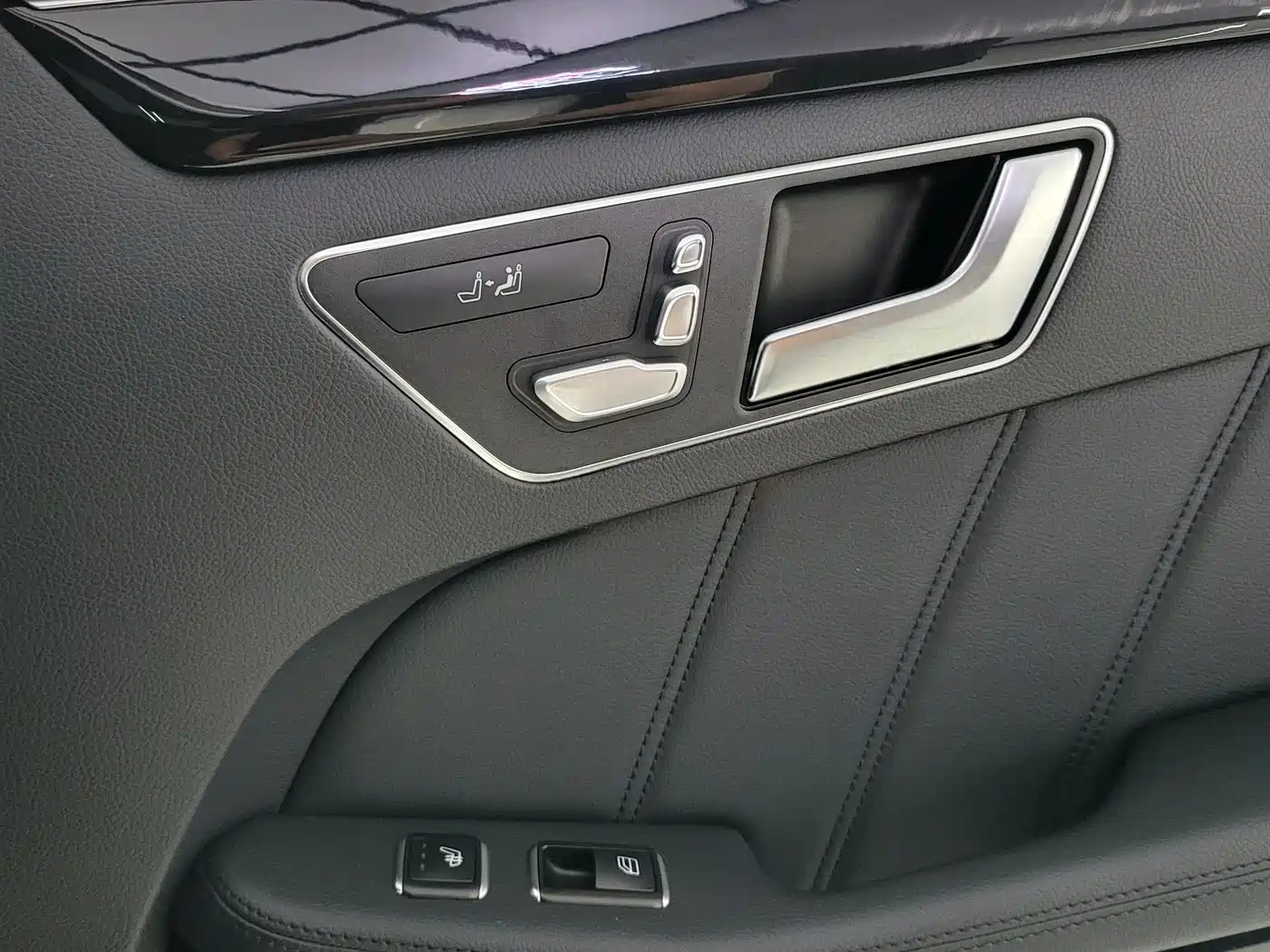 Mercedes-Benz E-Class 2015 E 320 L Sport фото 13