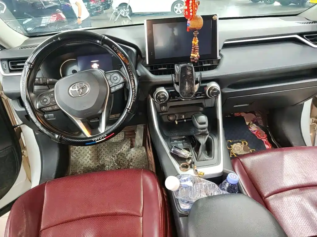 Photo 10 - Toyota RAV4 Rongfang