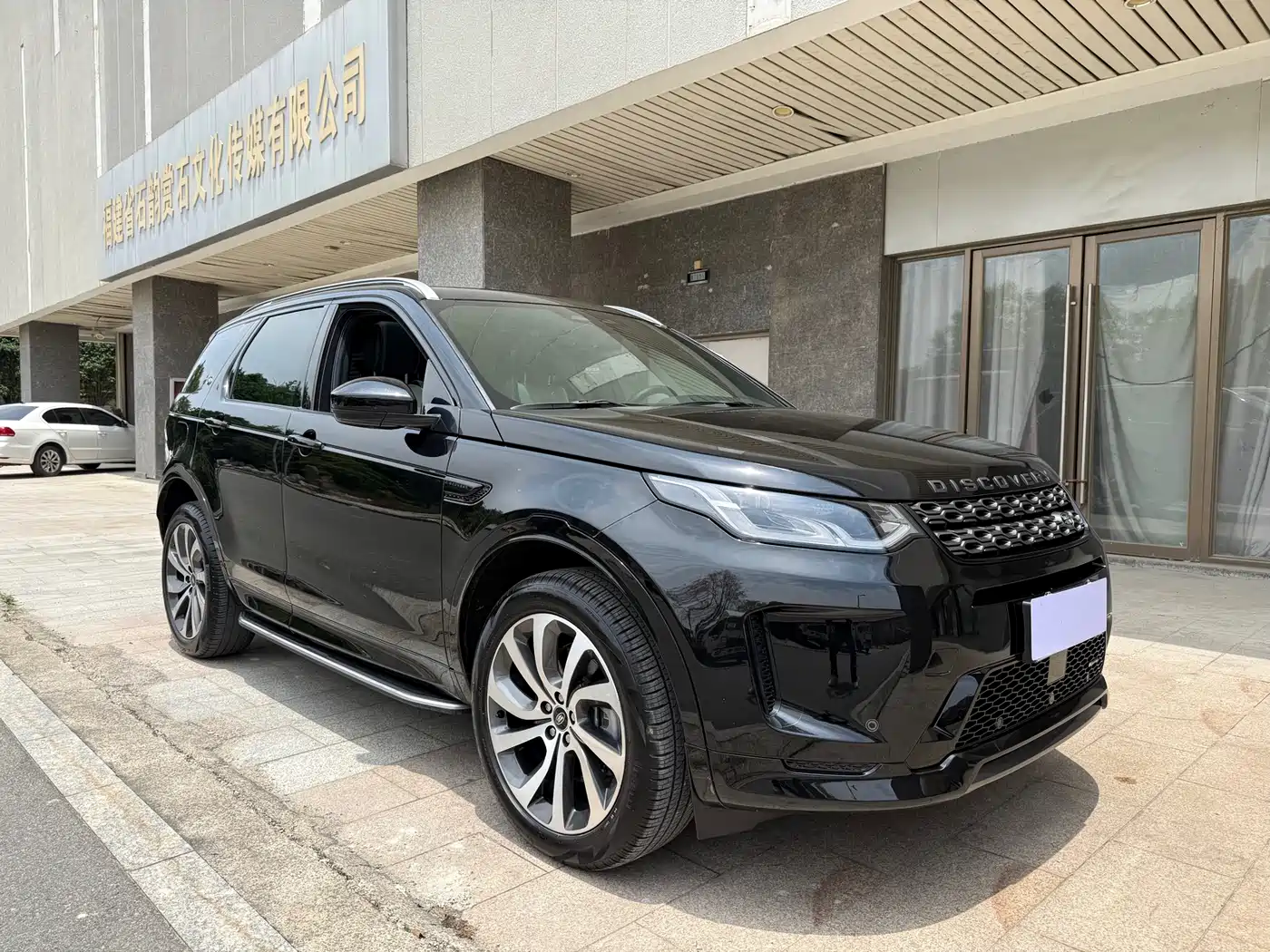 Land Rover Discovery Sport 2023 249PS R-Dynamic SE Performance Technology Version фото 3