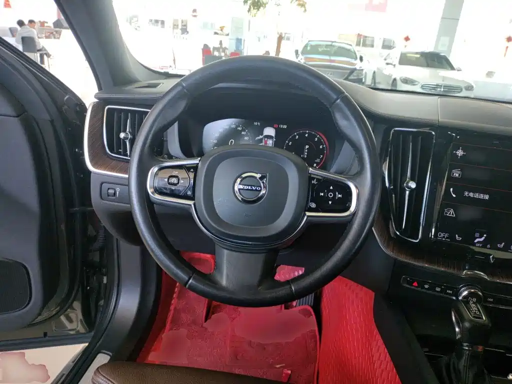 Фото 7 - Volvo XC60