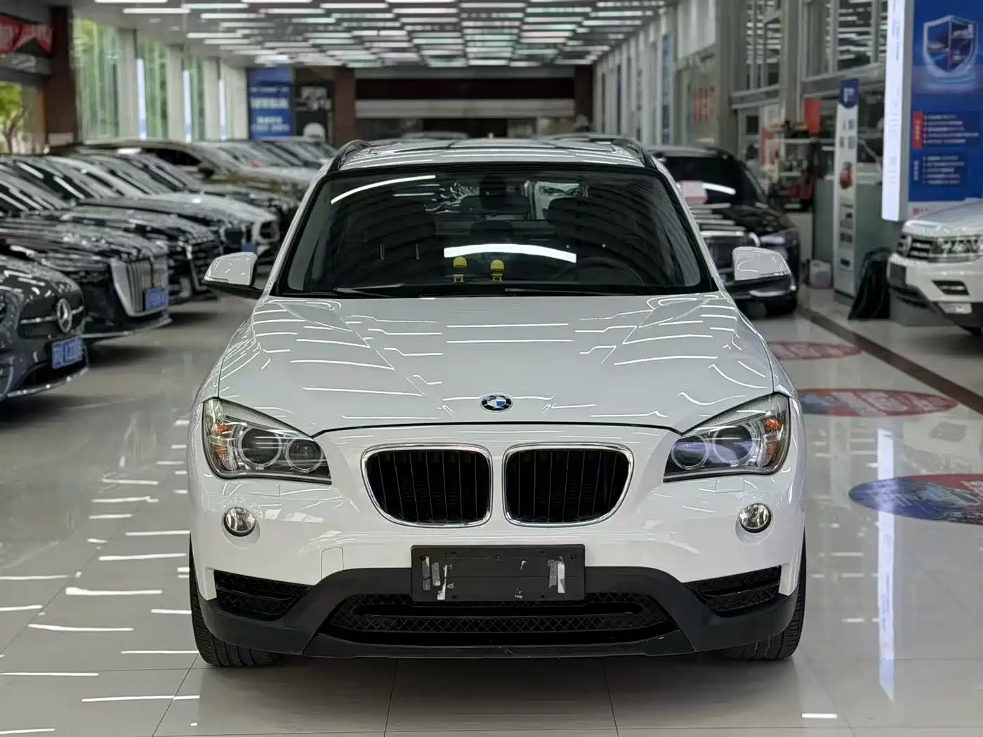 BMW X1 2013 sDrive18i Leading фото 2
