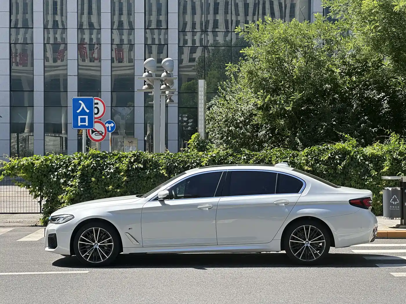 BMW 5 Series 2021 Facelift 530Li Leading M Sport Package фото 9