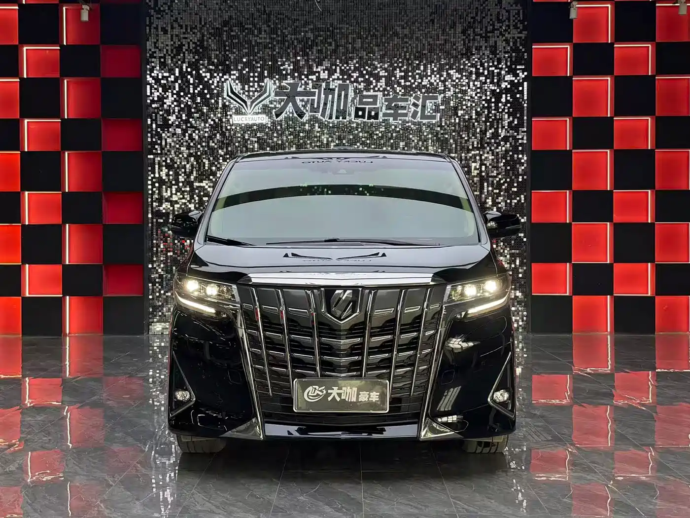Toyota Alphard 2018 3.5L Premium фото 2
