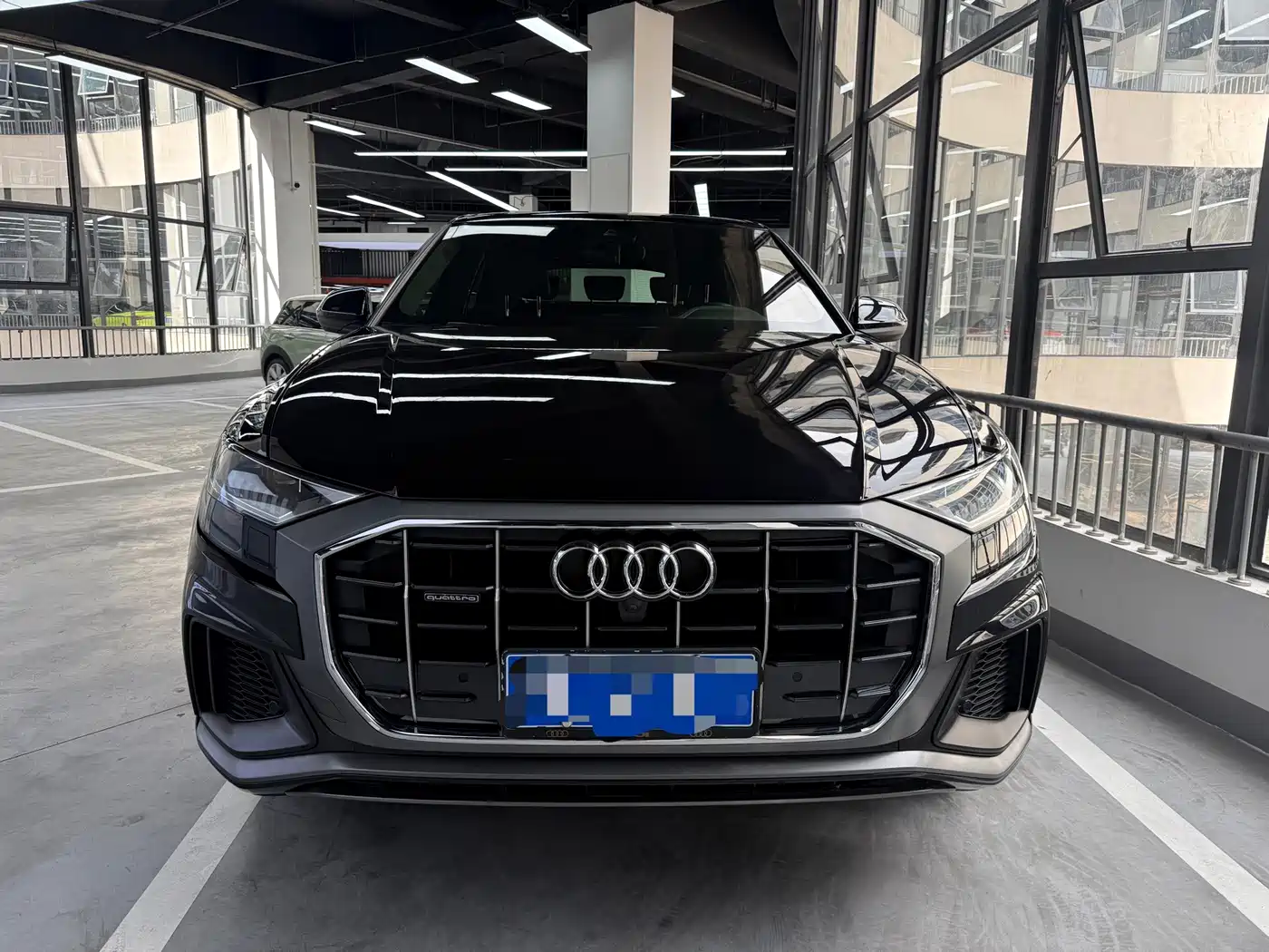 Фото 2 - Audi Q8