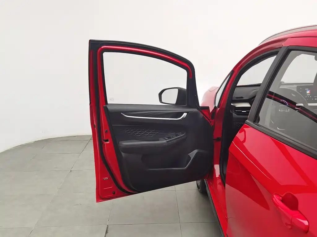 Фото 8 - Geely Vision X3