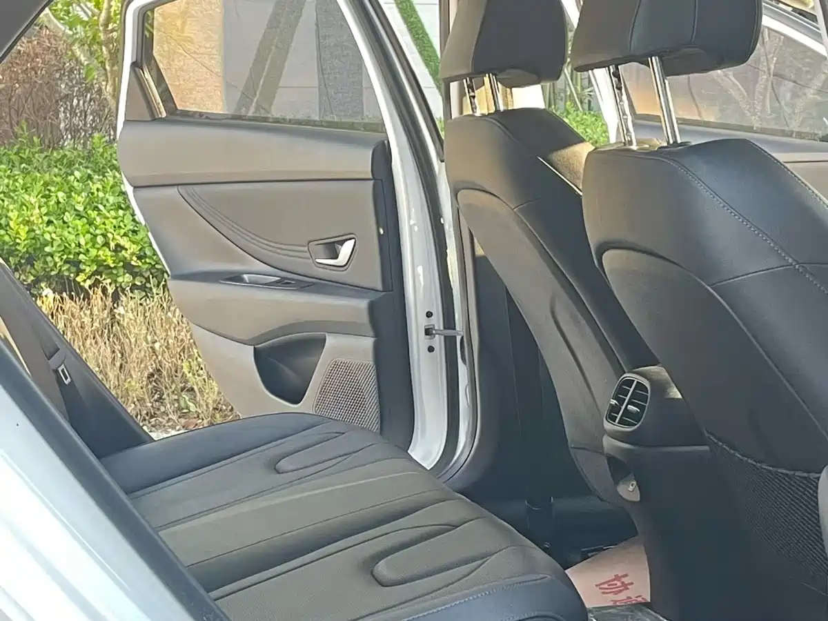 Hyundai Elantra 2023 1.5L CVT GLX Elite Edition фото 6