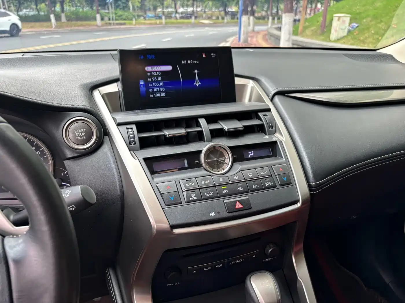 Lexus NX 2015 200t AWD F Sport фото 13