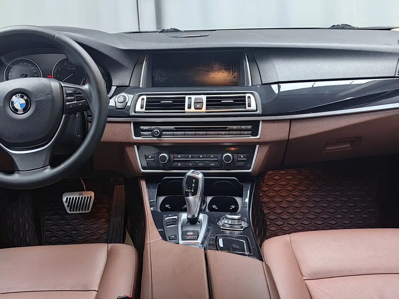 BMW 5 Series 2017 520Li Classic Edition фото 9