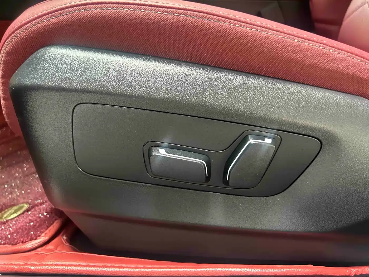 BMW 5 Series 2025 530Li Leading M Sport Package фото 10