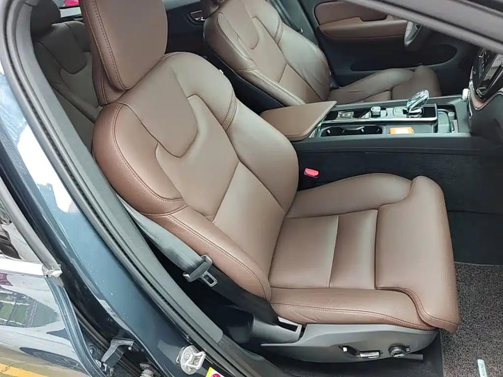 Volvo XC60 Plug-in Hybrid 2024 2025 Plug-in Hybrid Long Range AWD Zhiyuan Luxury Edition