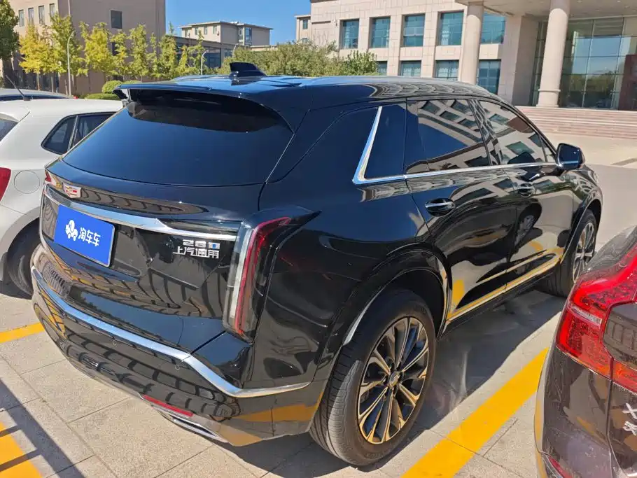 Фото 3 - Cadillac XT5