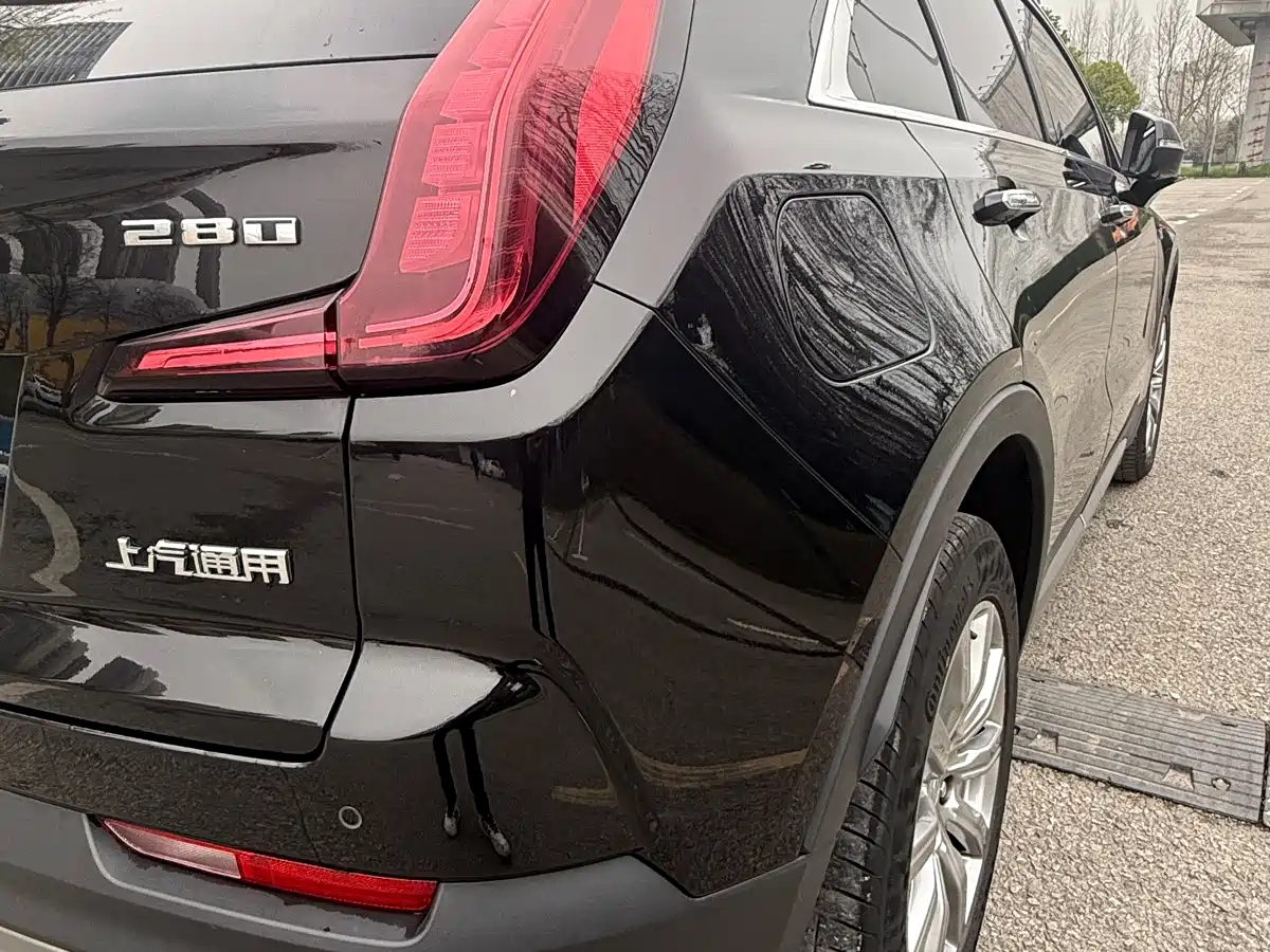 CADILLAC XT4
