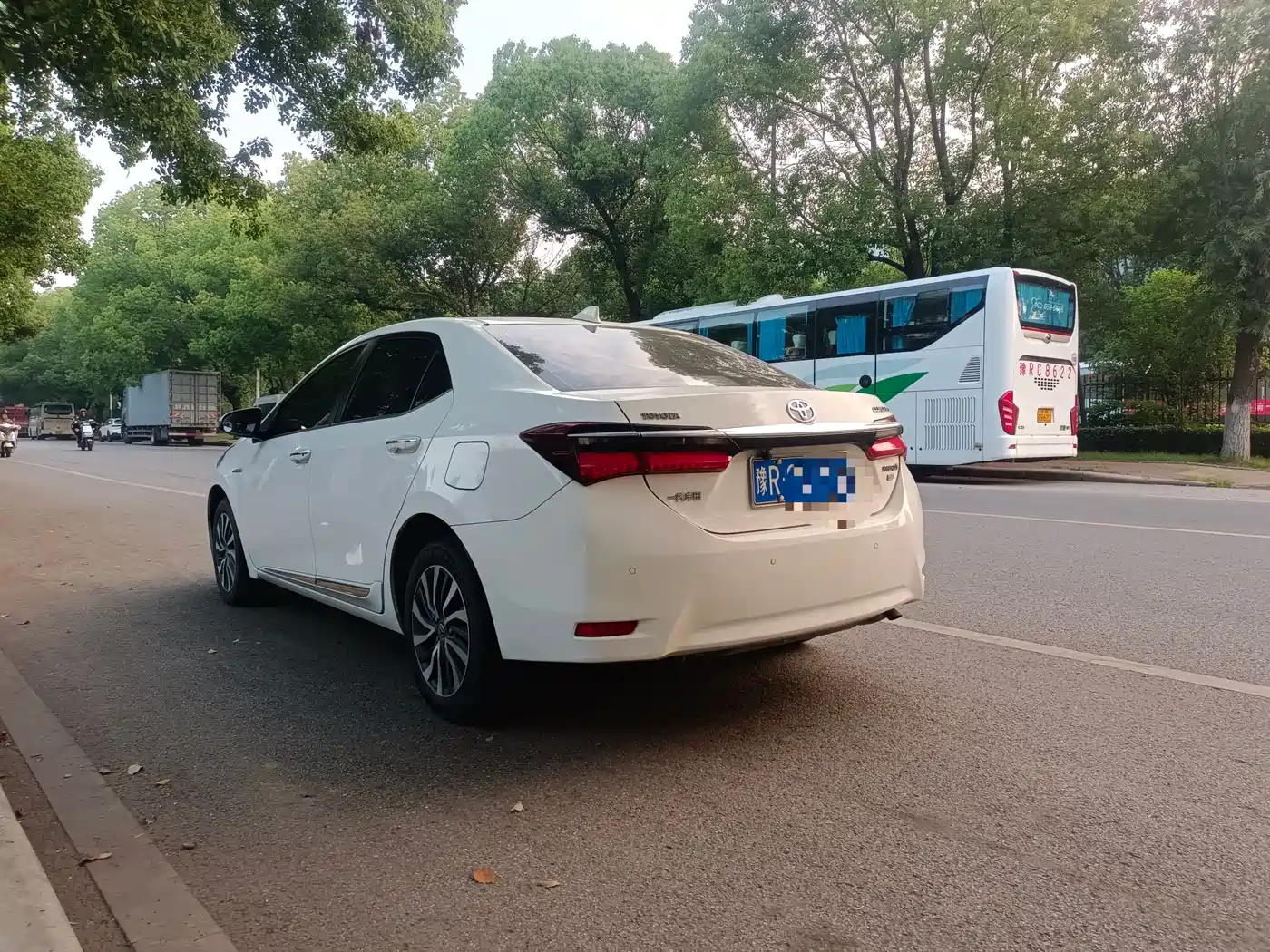 Toyota Corolla 2017 Facelift Hybrid 1.8L E-CVT Elite Edition фото 8