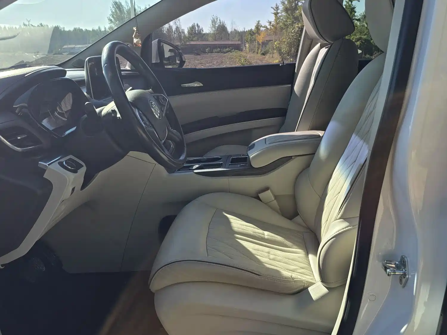 Photo 8 - Buick GL8