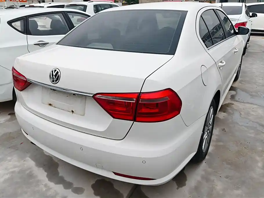 Volkswagen Lavida 2013 1.6L Automatic Comfort Edition фото 3