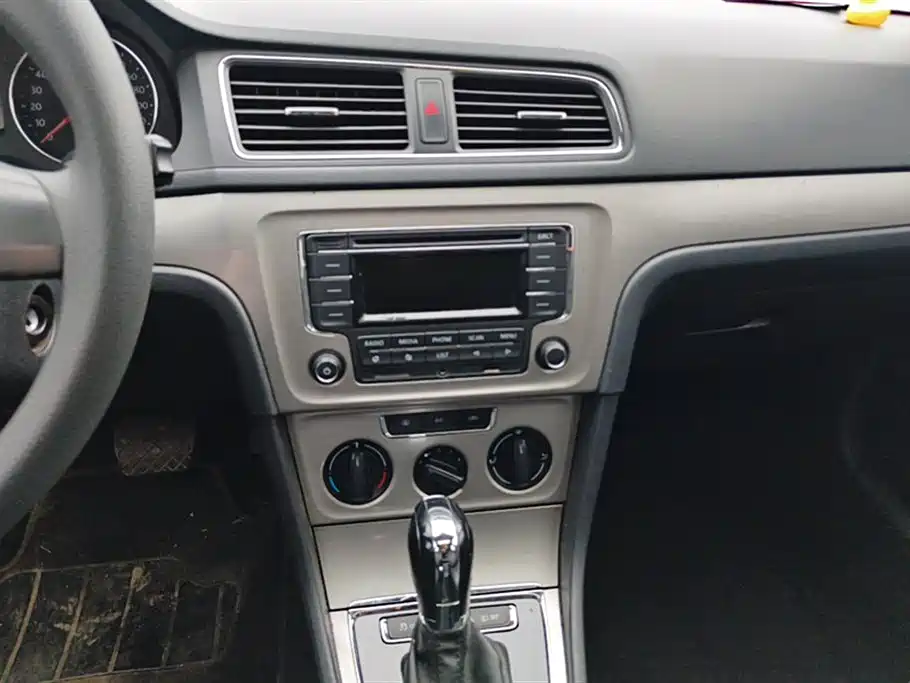 Volkswagen Lavida 2013 1.6L Automatic Comfort Edition фото 13