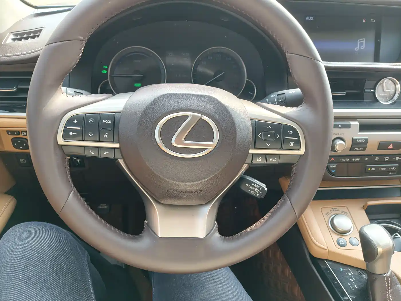 Lexus ES 2015 300h Comfort Edition фото 12
