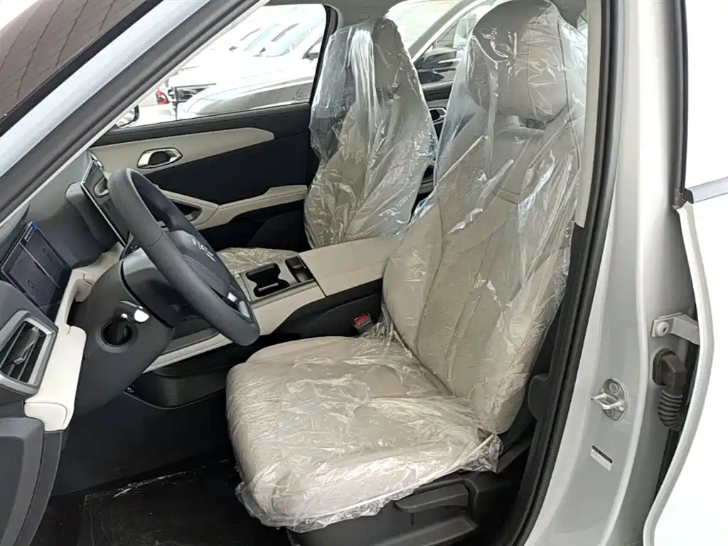 BYD Yuan UP 2025 Model 301KM Navigator фото 15