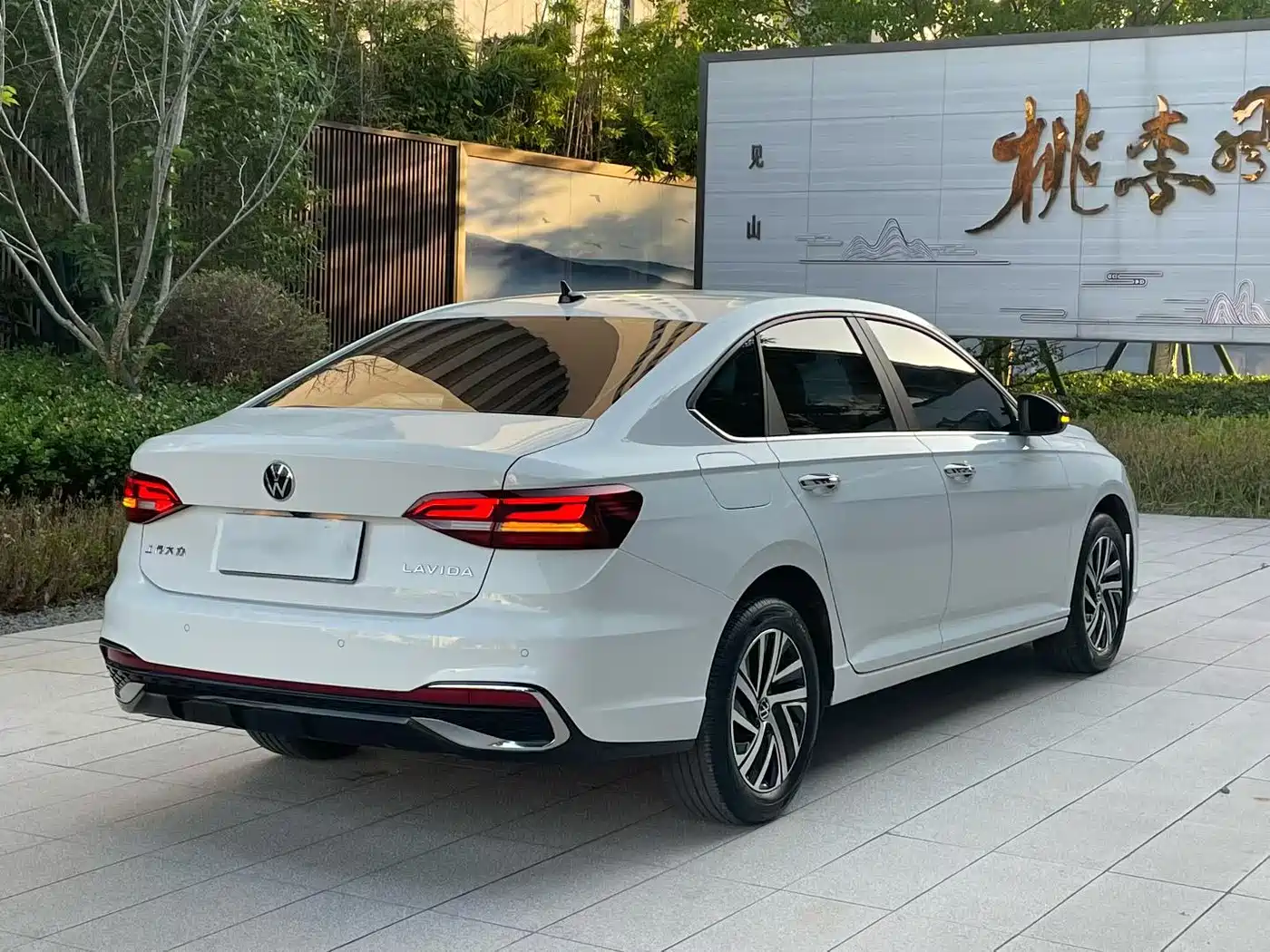 Volkswagen Lavida 2024 Model 1.5L Automatic Starlight 5 Million Edition фото 7